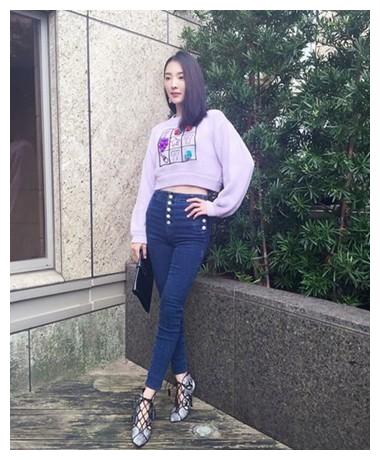 曹格老婆吴速玲这是典型的气质型美女,穿什么都如同衣架一般!