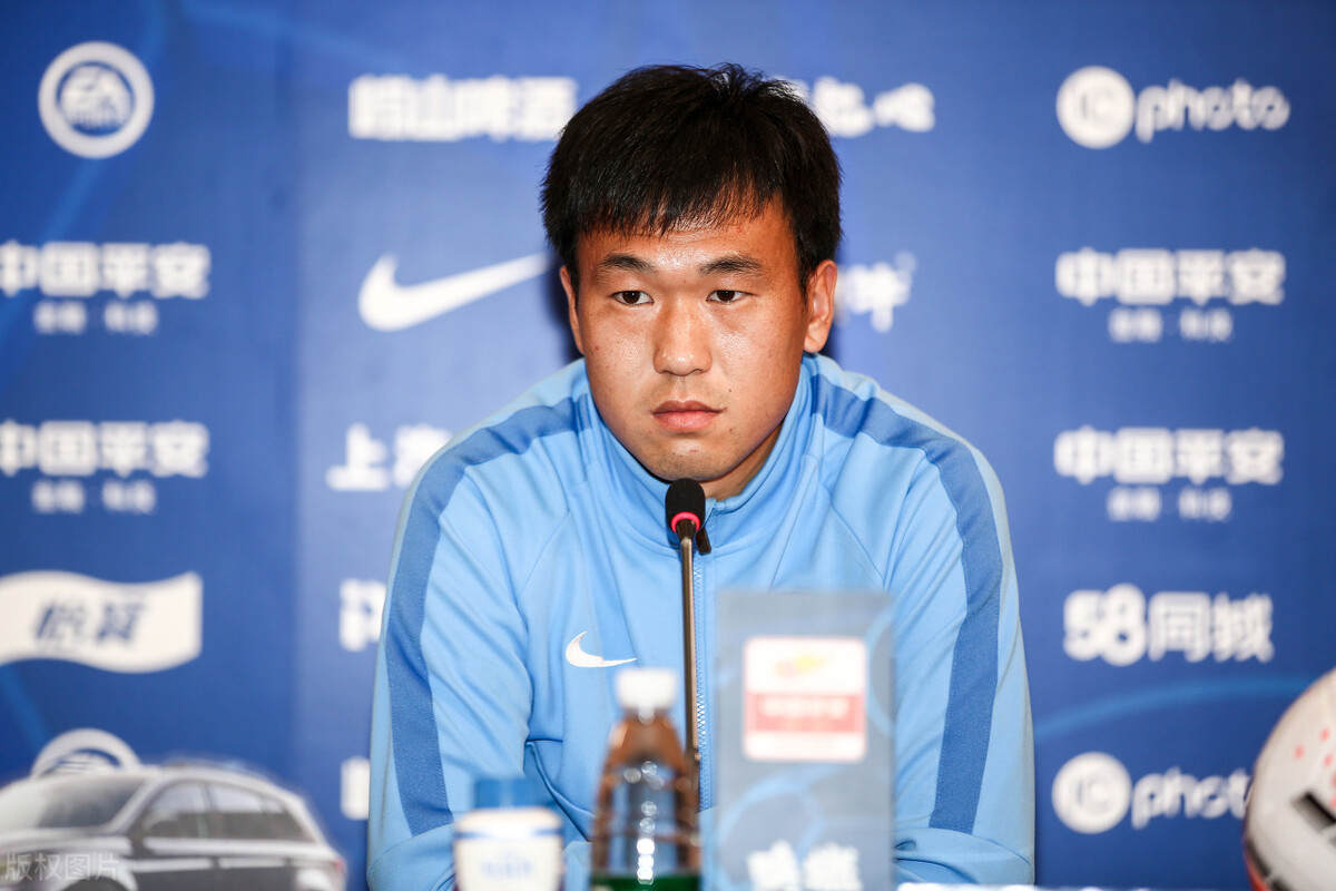 国字号队长加盟大连表现不佳,被贝帅寄予厚望,如今却成鸡肋|吕鹏|吴伟