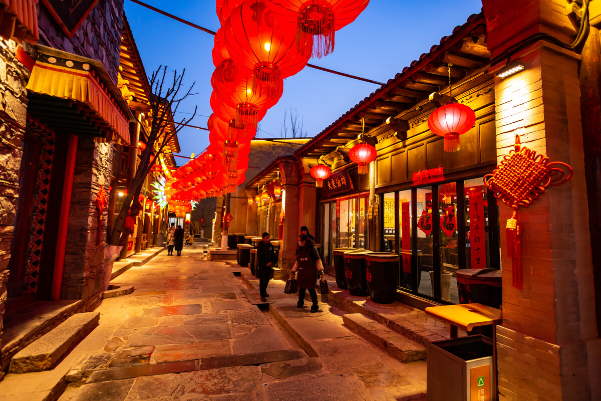 青海里的袁家村