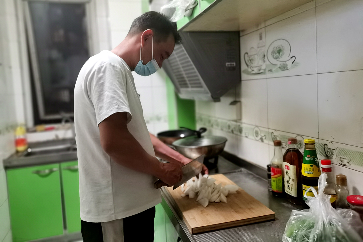 1岁半幼童患癌,爸爸在医院门口站一夜,说那是人生中的至暗时刻休闲区蓝鸢梦想 - Www.slyday.coM 1岁半幼童患癌,爸爸在医院门口站一夜,说那是人生中的至暗时刻休闲区蓝鸢梦想 - Www.slyday.coM