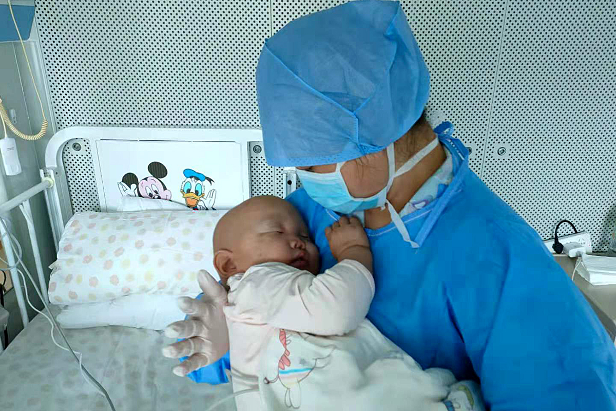 1岁半幼童患癌,爸爸在医院门口站一夜,说那是人生中的至暗时刻休闲区蓝鸢梦想 - Www.slyday.coM 1岁半幼童患癌,爸爸在医院门口站一夜,说那是人生中的至暗时刻休闲区蓝鸢梦想 - Www.slyday.coM