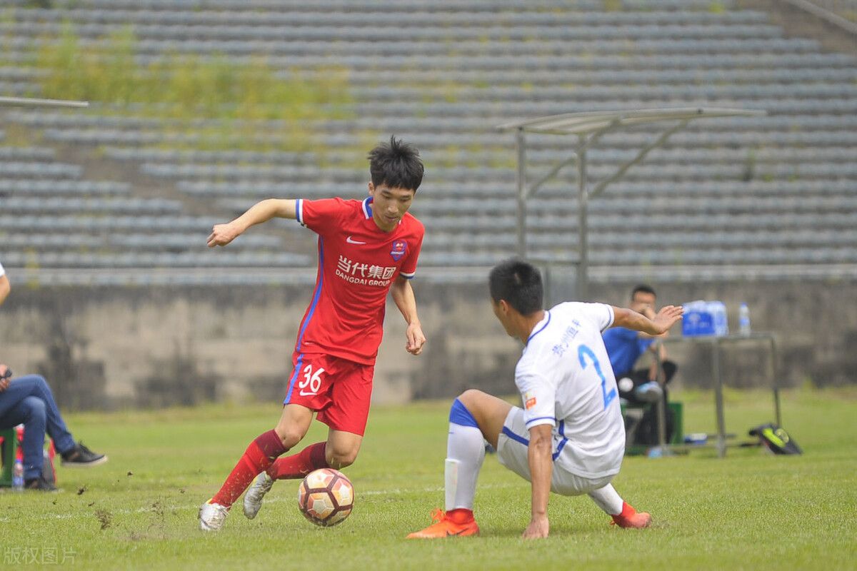 球迷都在讨论高天意和胥栩谁最终能在中国足坛大红大紫,技术和意识都