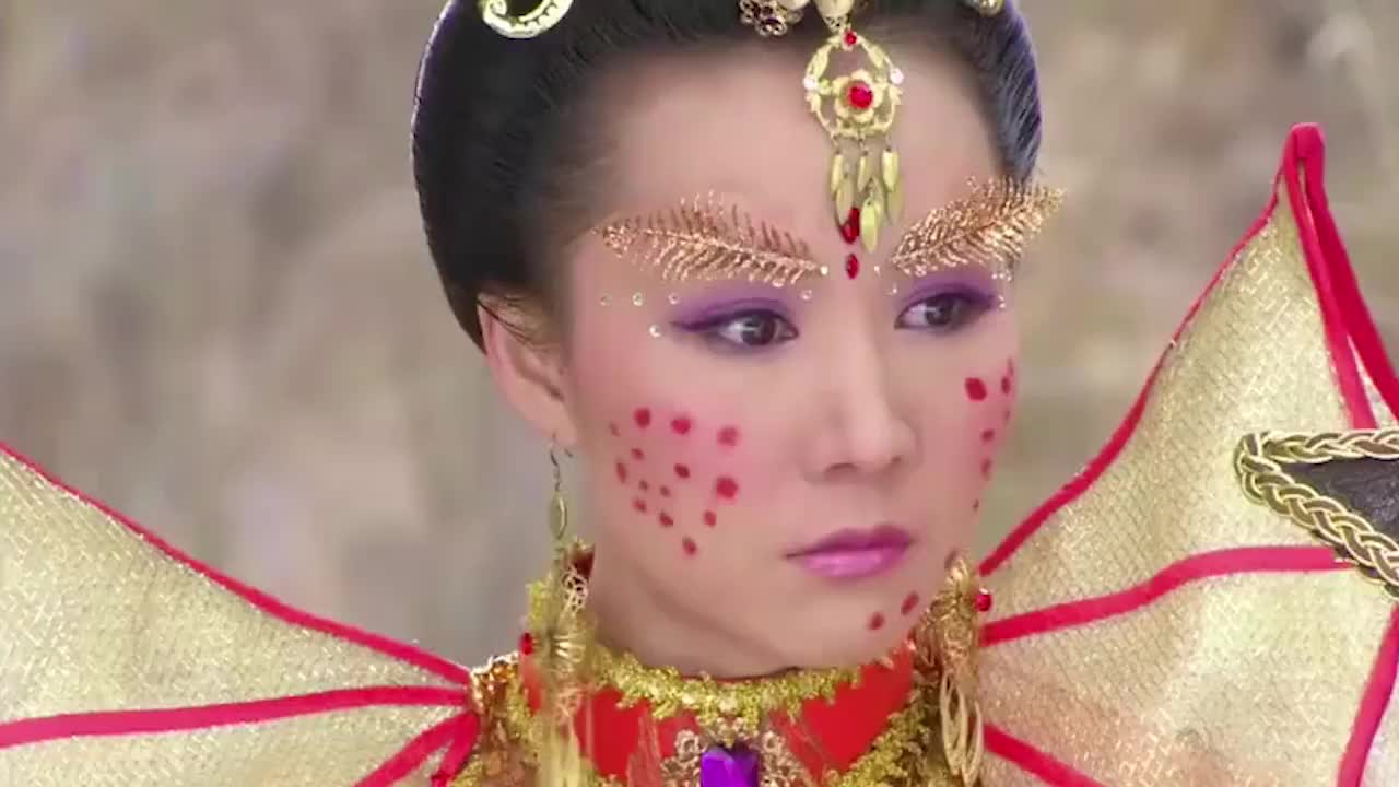 活佛济公罗小姐正在扑蝴蝶哭笑铲将她迷晕居心叵测