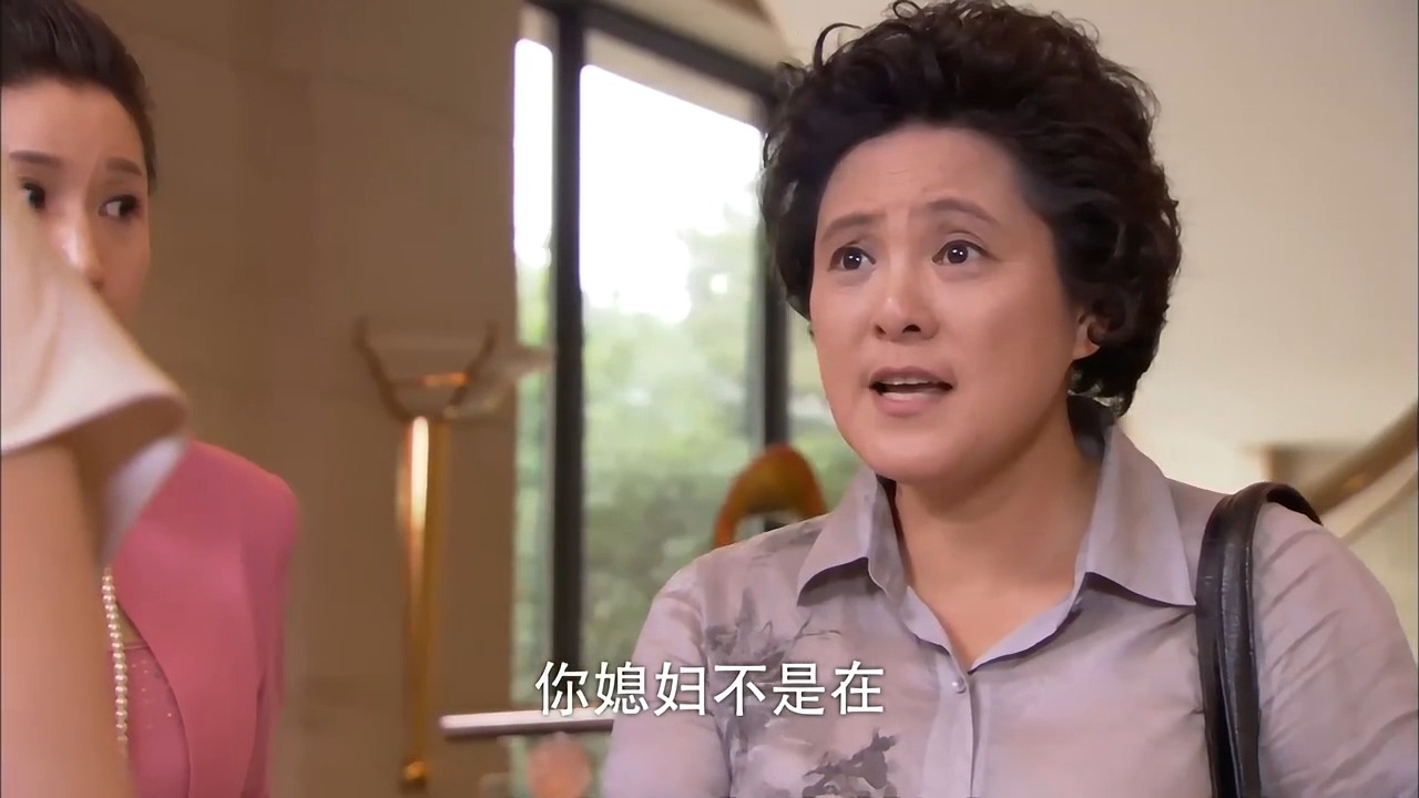 回家的诱惑:白凤在美容院撒野,难道没有人管管吗?