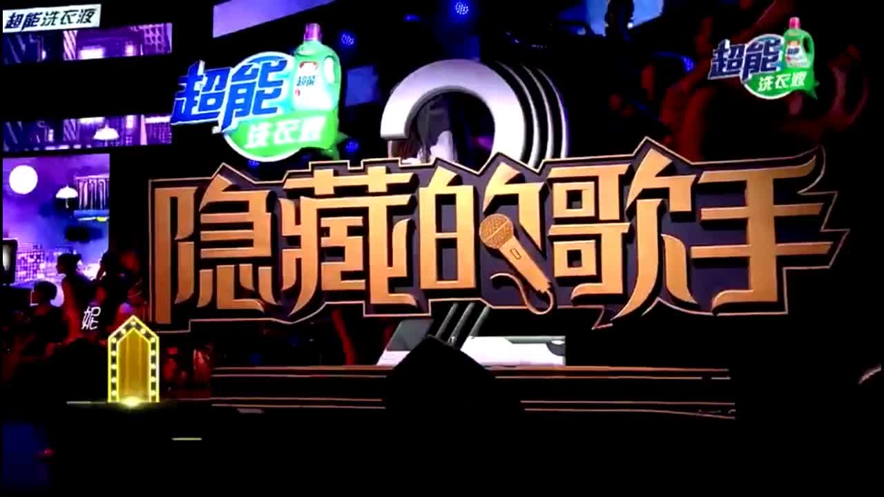 為您推薦: 戴佩妮《我對自己開了一槍》現場版 再來看一看戴佩妮這首