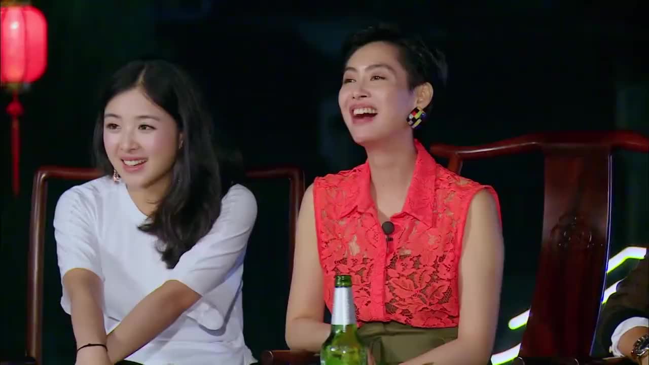 谢娜模仿朱茵走秀,表情简直一模一样,林青霞:真有天分!