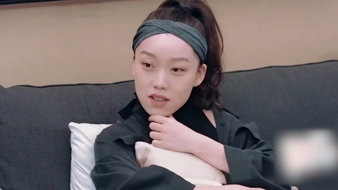 王斯然想顺产刘璇现场教蹲起,谁注意gai的表情?王弢反应好真实