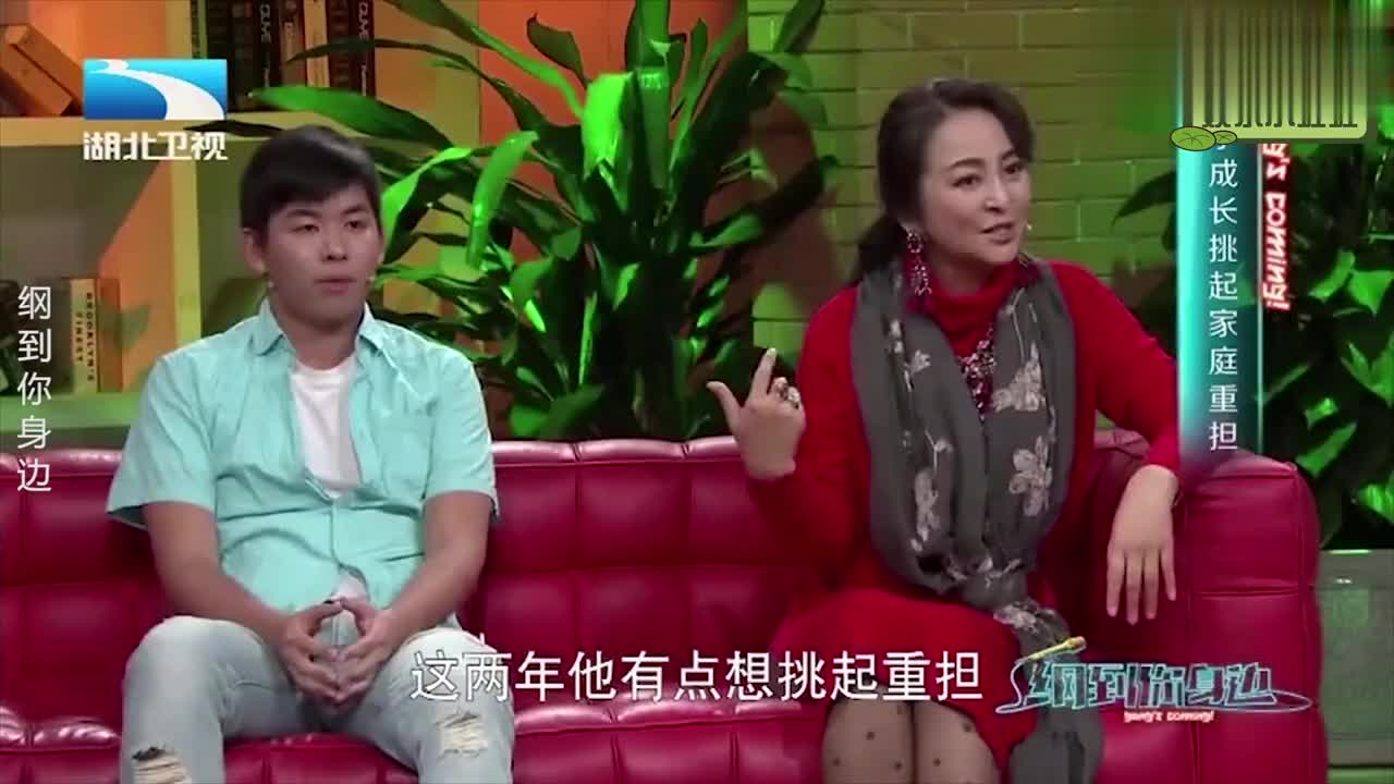 李勤勤与混血儿子同台合集:儿子叛逆管不住,独自带大真不容易