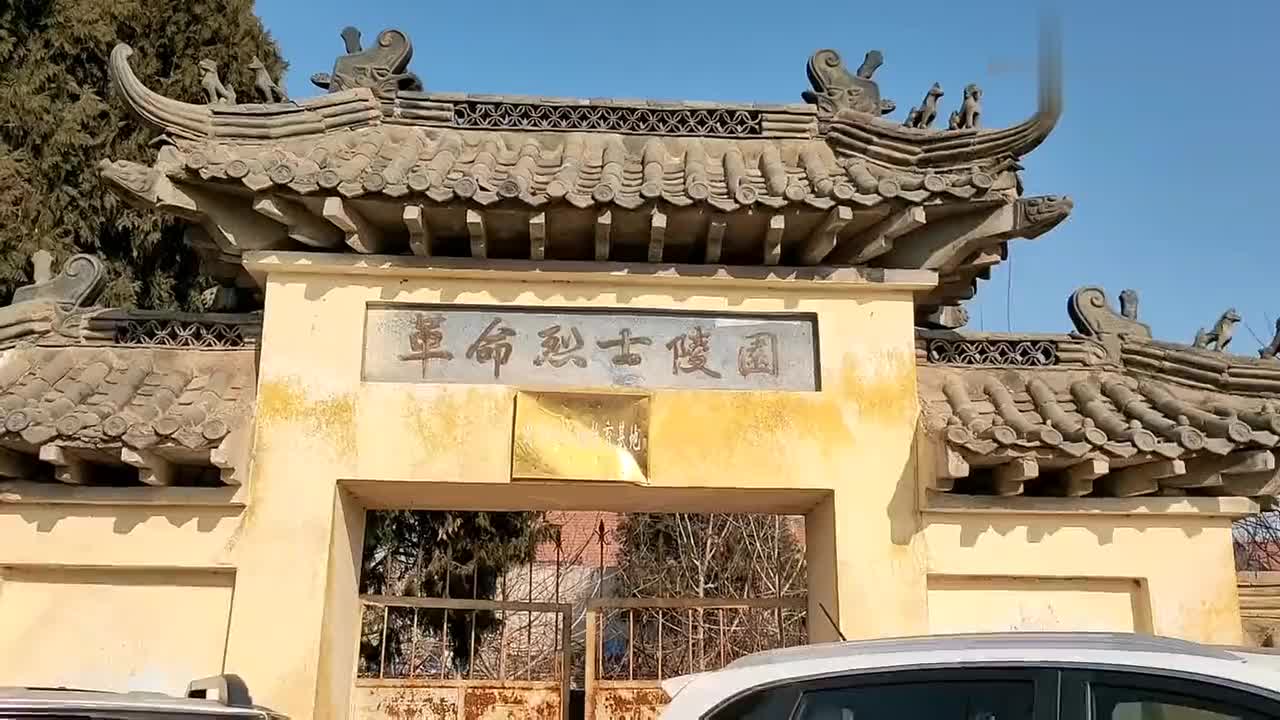 神秘的塔山,庙内供奉的神像全都拆走,山顶能纵览沂水县城