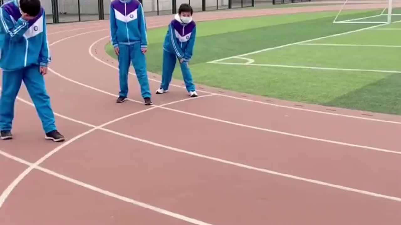 班草争霸赛三个班里最帅的男生争夺班草称号看看最后谁赢了