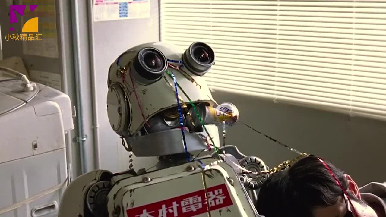 3人往报废机器人里塞了点东西竟将其复活还引发了大麻烦