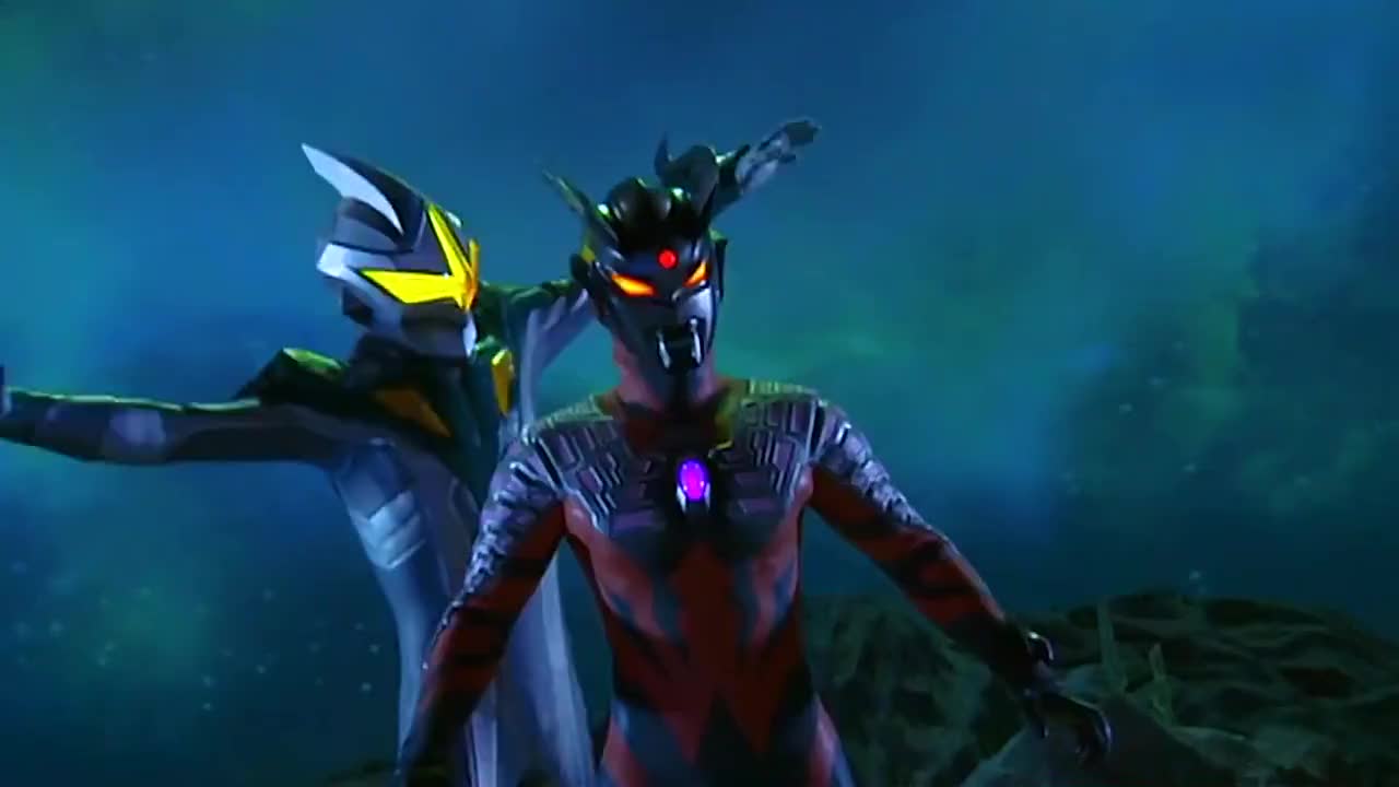 为了唤醒赛罗镜子骑士牺牲了自己