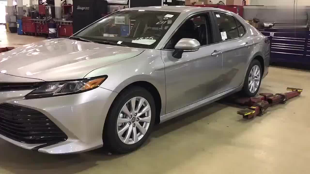 小哥刚入手实拍丰田凯美瑞le