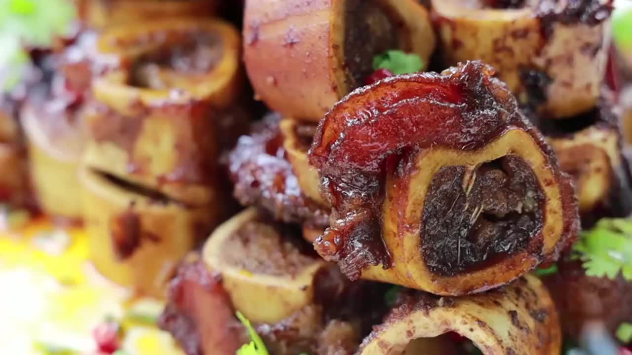 胖妹做红烧牛骨髓解馋香辣够味吃着也太痛快了