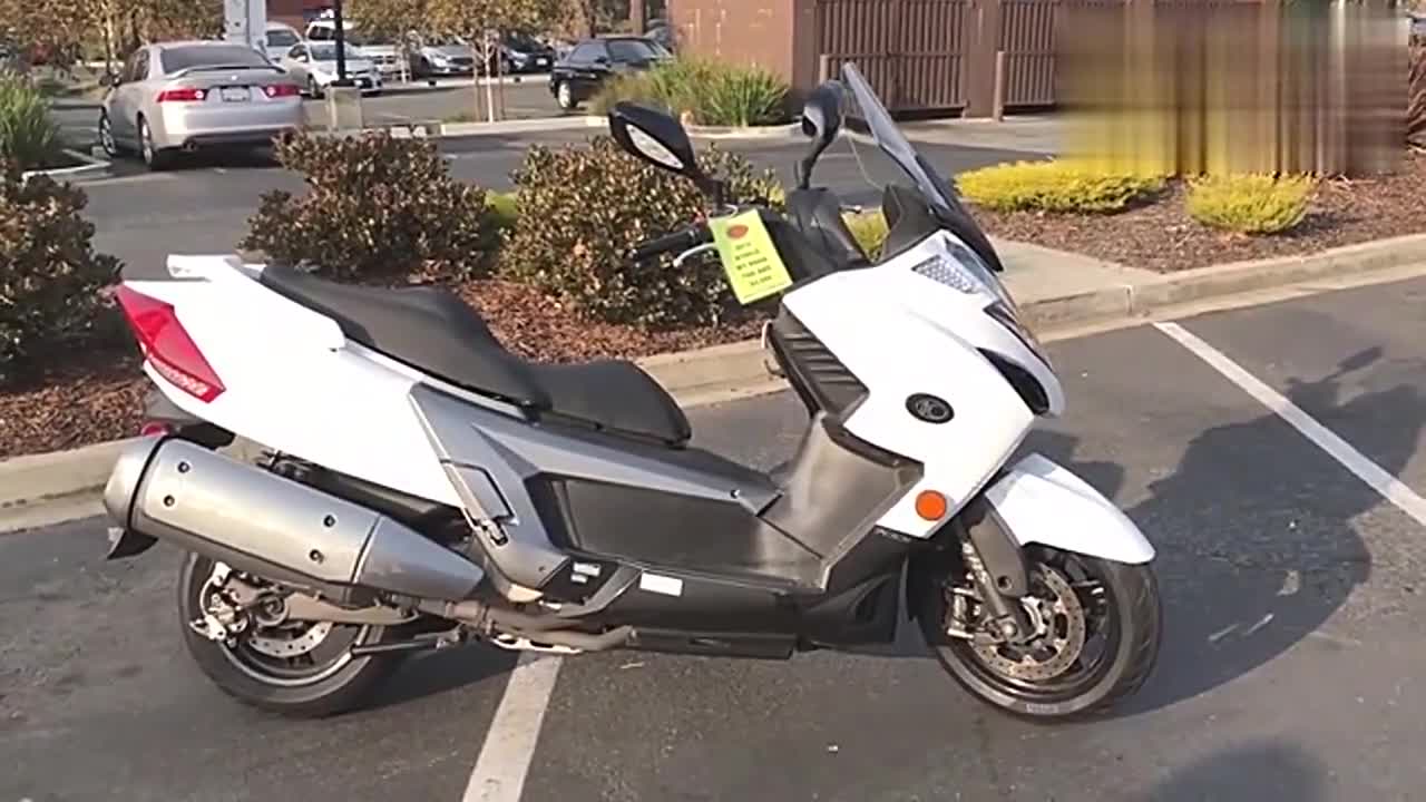 实拍光阳myroad700i,700cc双缸发动机,踏板界的"巨无霸"