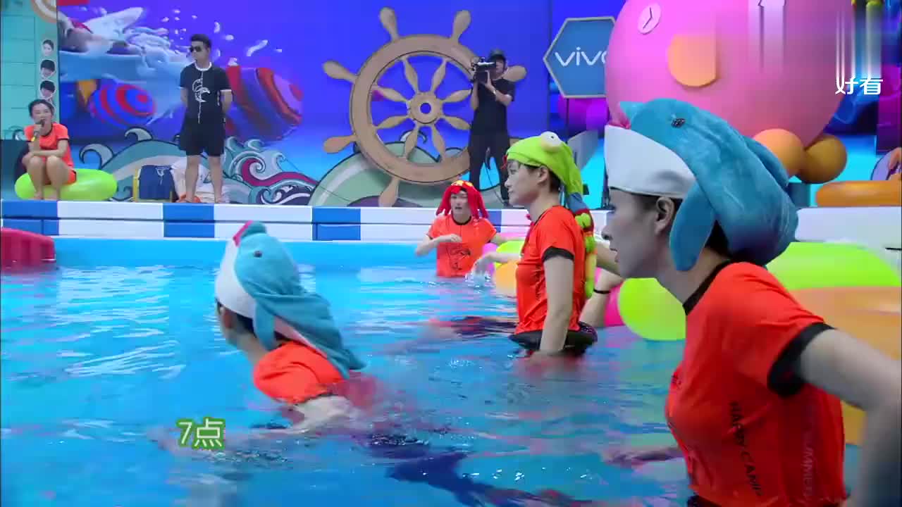 三小只完美诠释相爱相杀,维嘉瞬间被秒杀,李宇春表情亮了丨快本