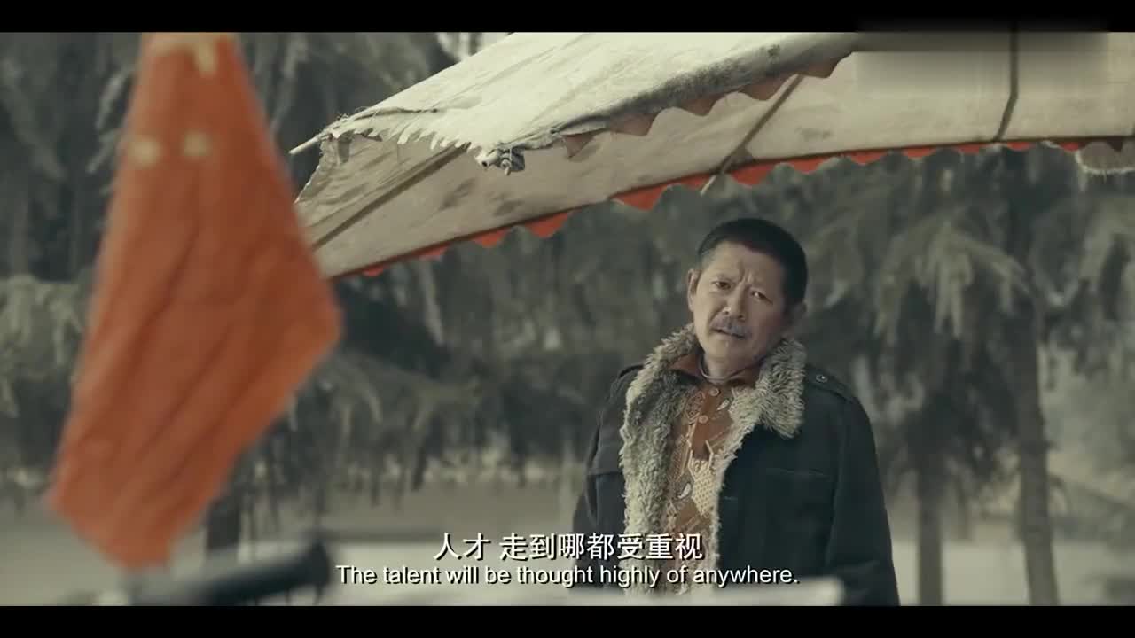 全能囧爸:看大爷吃饭真香,馒头就点菜,太美味了!