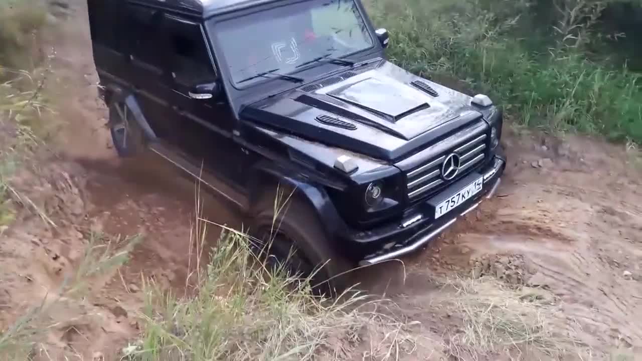 奔驰gvs陆地巡洋舰,挑战野外交叉轴,谁强谁弱,看结果