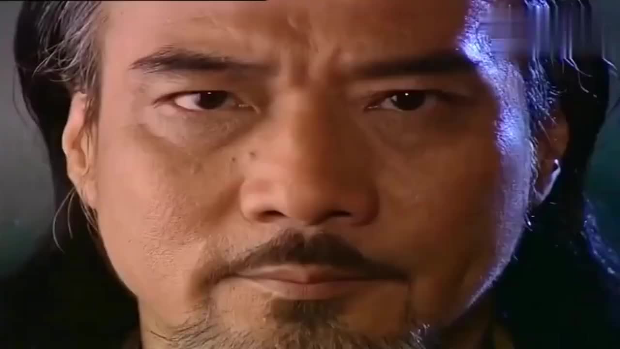 童博跟尹仲都会龙神功,两条龙在斗!