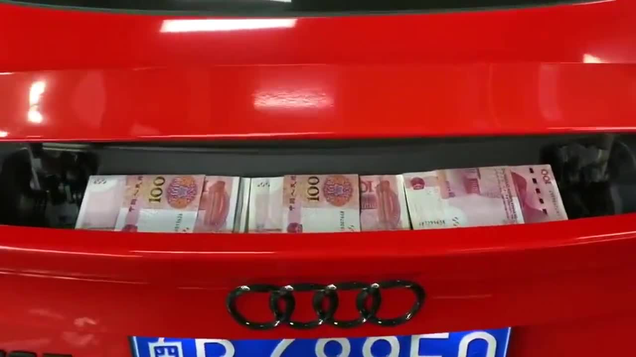 奥迪a7在车上藏私房钱没有比这个地方还安全了的吧
