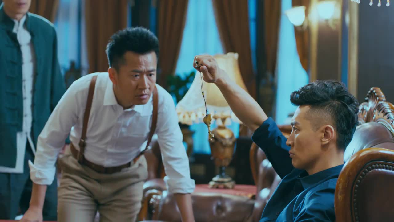 童飞回忆起过去的事情,并认为保险箱里藏着一个惊天大秘密_新浪新闻