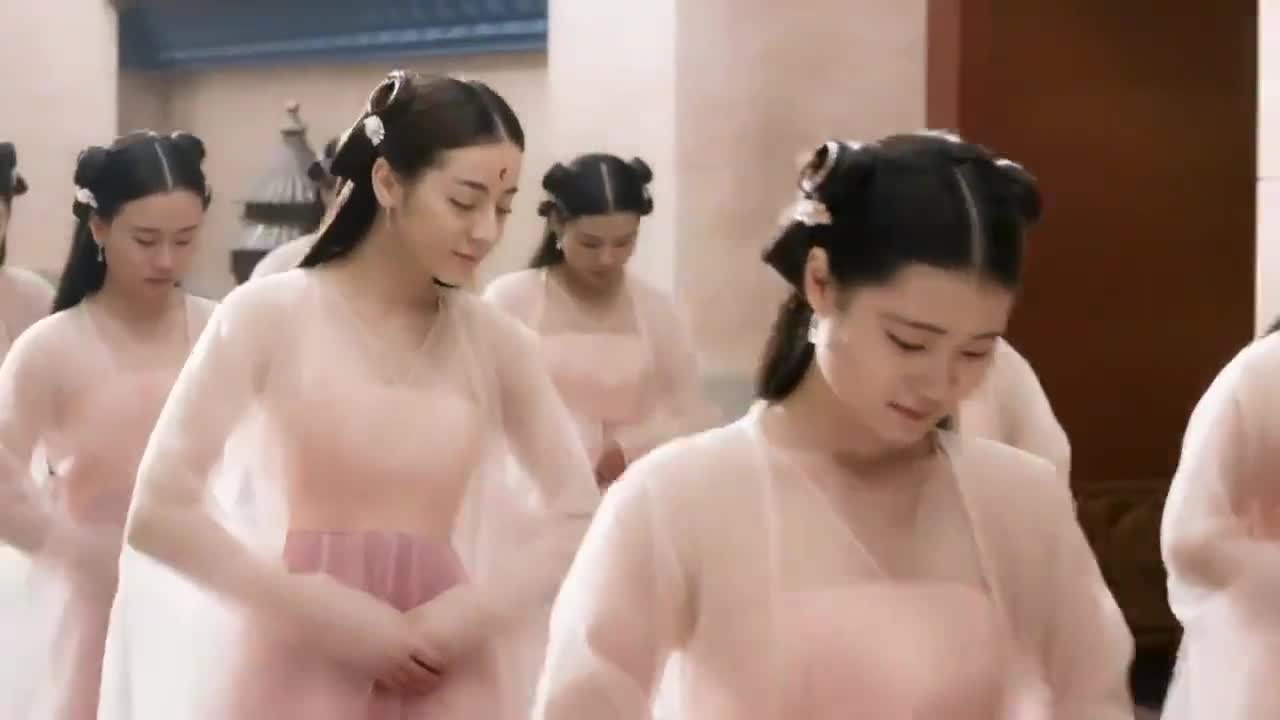 三生三世热巴为了报救命之恩和宫女们一起参加选秀