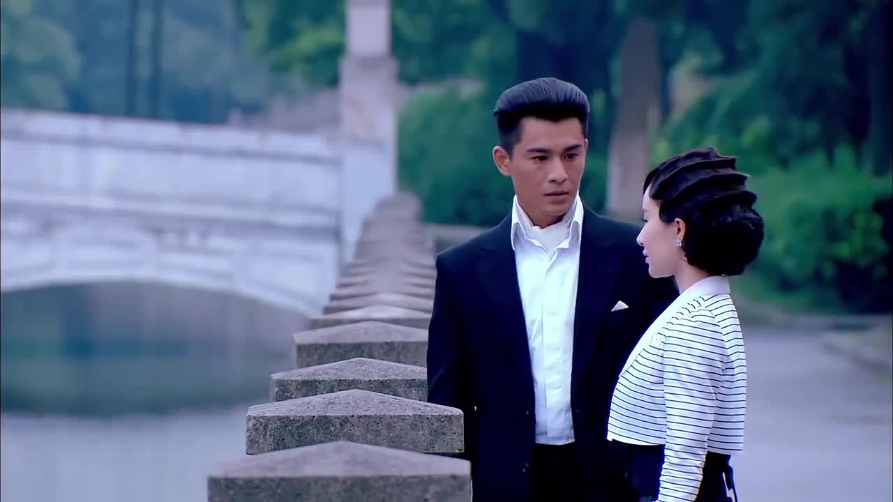 烽火佳人上海战乱周霆琛送佟毓婉上船结果被抢打中