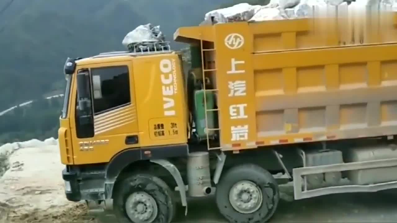 百吨王过这样弯道看着很稳其实心里慌得很吧