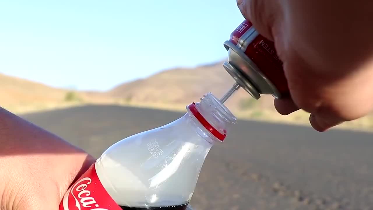 用可乐打造的喷气飞机起飞的瞬间彻底被震撼了