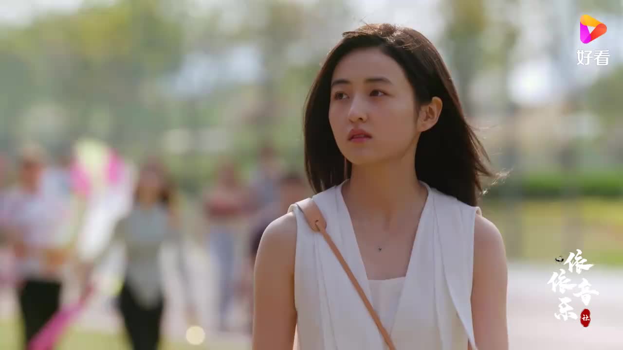 一首《听闻远方有你》好听又治愈，词好曲好声音好，听到心里去了