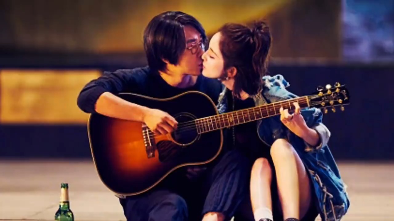 《缝纫机乐队》插曲Beyond《不再犹豫》，万人合唱，超然