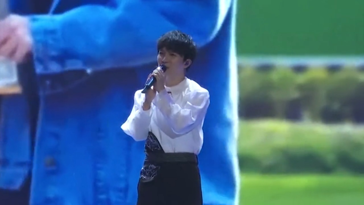 周深真是绝了！热播剧《人世间》片尾曲大火，唯美嗓音超治愈！