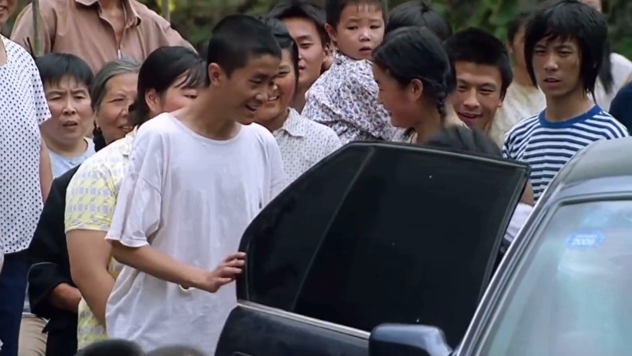 大衣哥又火了！动情演唱《父老乡亲》，这般深情让人感动