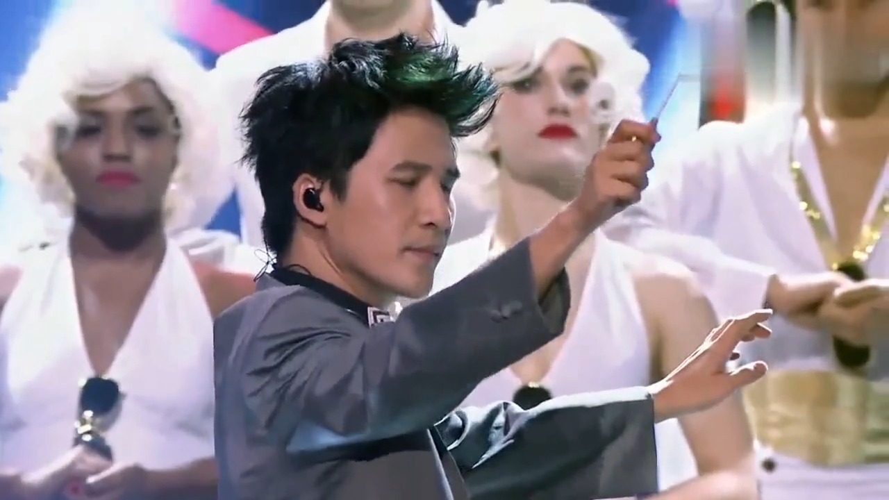 大张伟全新演绎《爱如潮水》，情歌秒变“神曲”，自编自夸