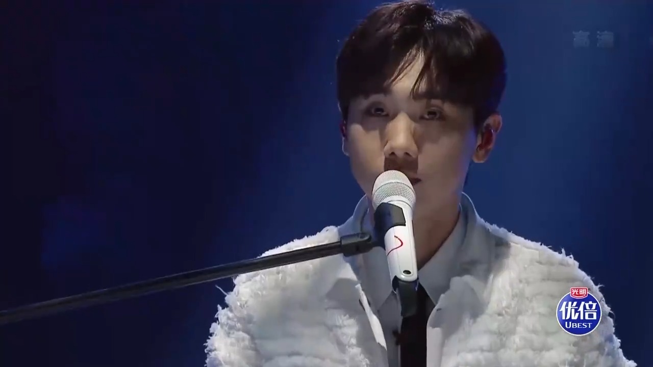 大张伟汪苏泷弹唱《那一年》，大张伟少见的深情场面！