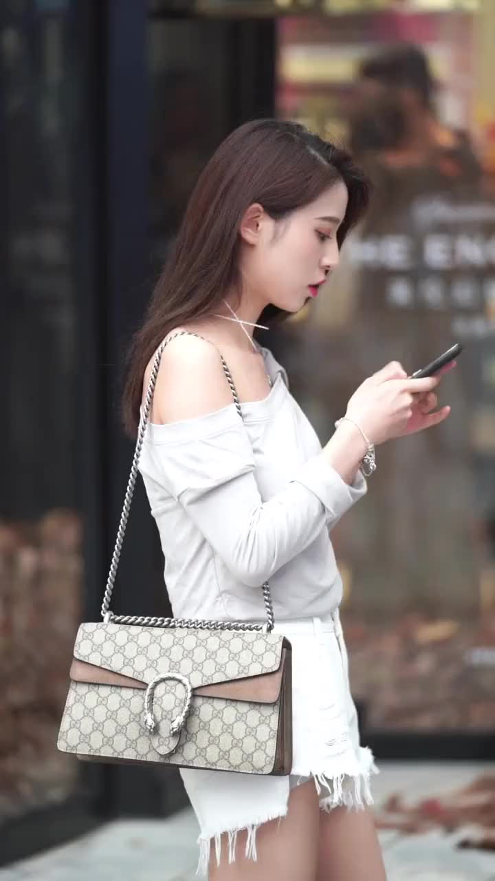 这个小姐姐格外漂亮侧脸好像田馥甄