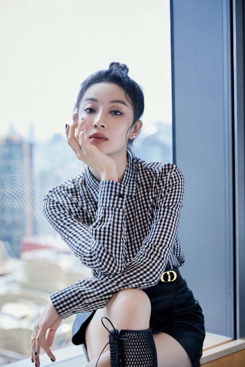 孙佳雨甜酷亮相耀客发布会 坦言"朱闪闪可爱,陈欣很酷"