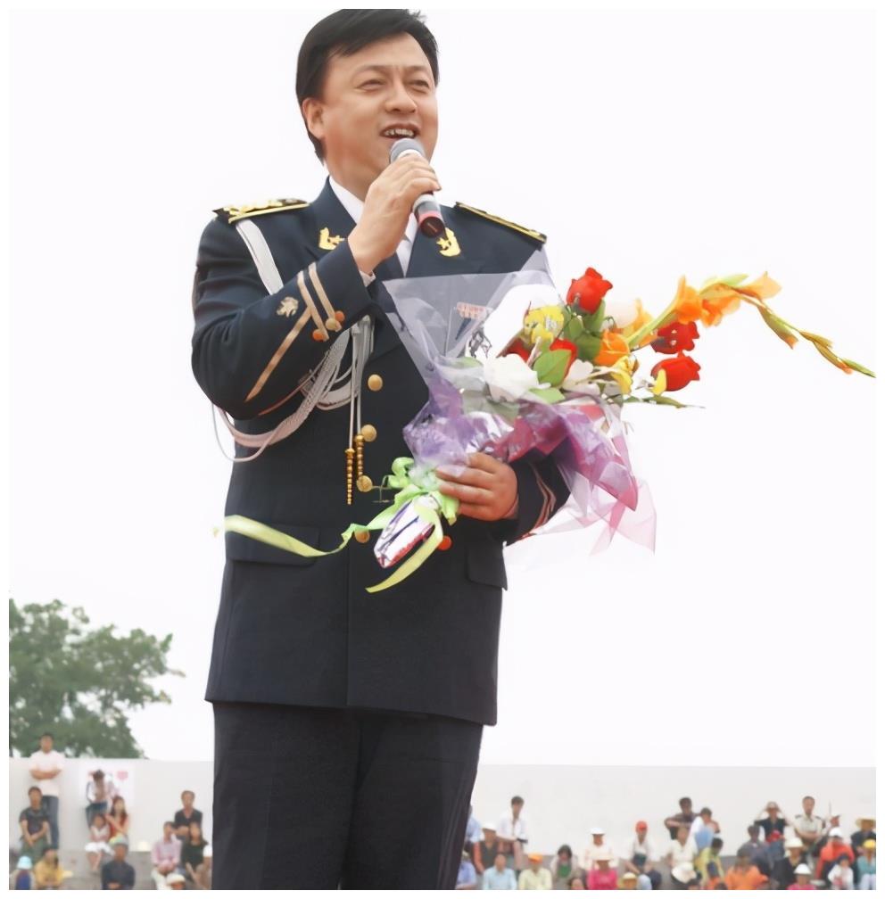 国家一级演员,年过半百仍是单身,父母相继病逝后,渴望有个家