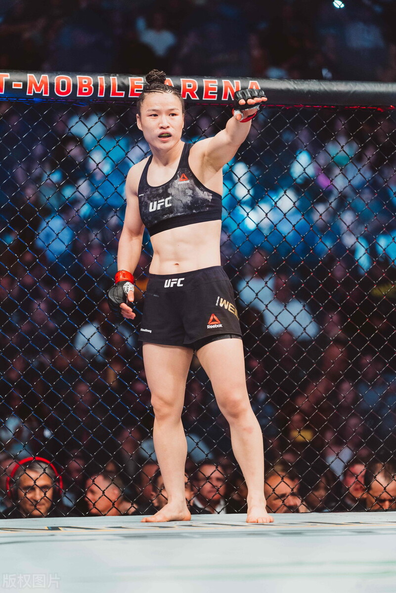 21连胜被终结张伟丽不敌最强挑战者一个高扫腿后比赛就结束了