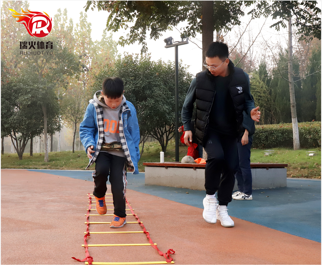 对篮球、足球都有帮助的绳梯训练,8种实用方法,拿走不谢!|绳梯|方格|横向_新浪新闻