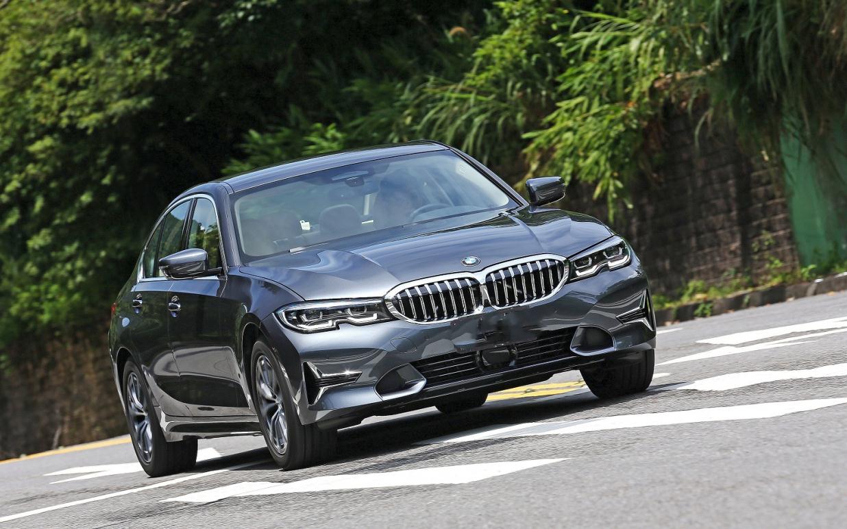 入门版宝马318i luxury试驾报告你或许应该看下