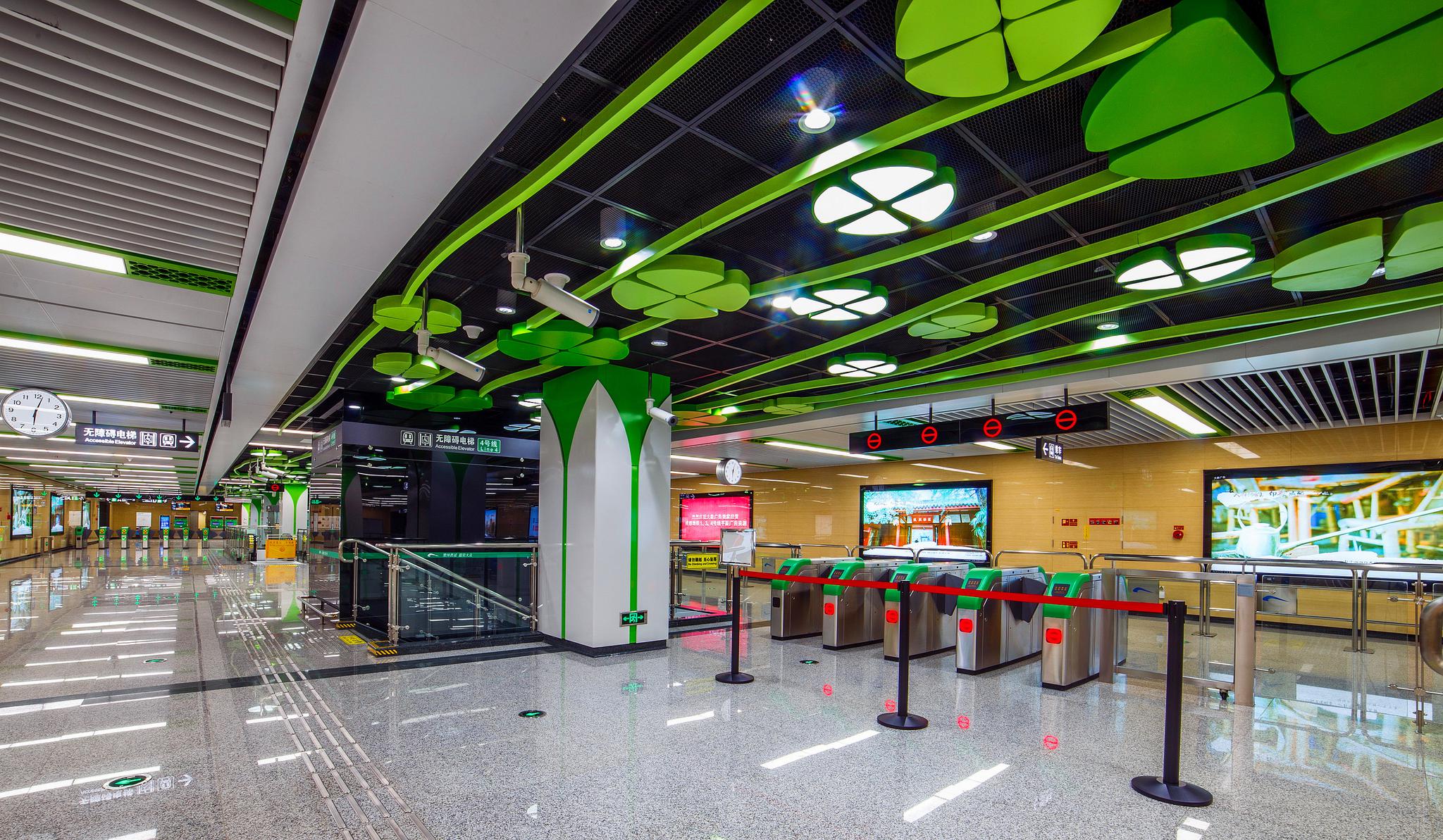 据悉,截至目前,成都轨道交通19号线全线完成围护桩5518根,土石方