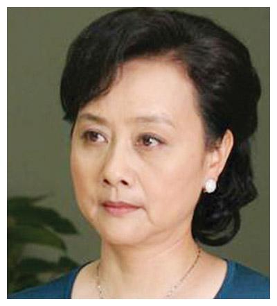 金鑫与妻子黄梅莹,两人是姐弟恋,结婚多年像初恋一般,恩爱依旧
