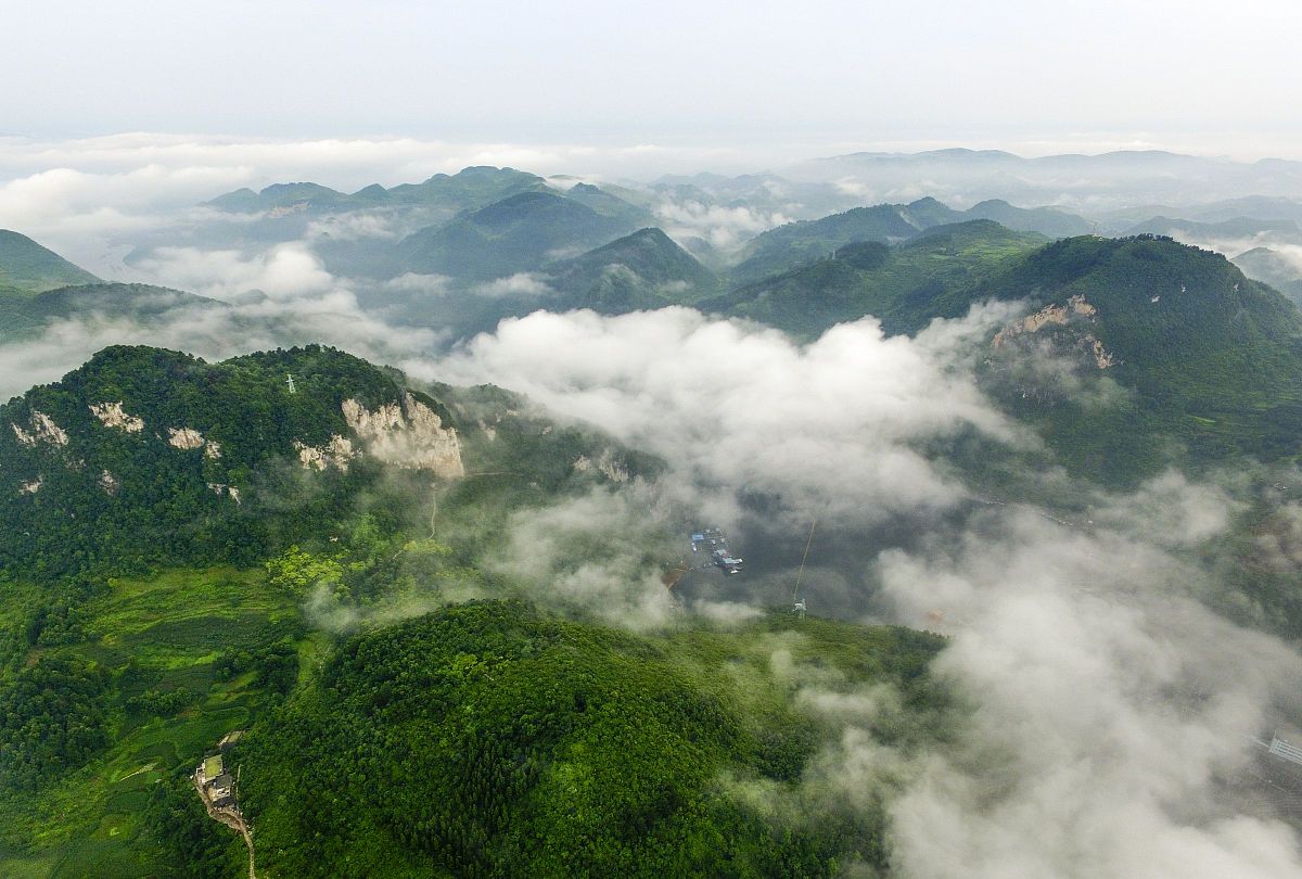 而乌江渡位于贵州省遵义县乌江