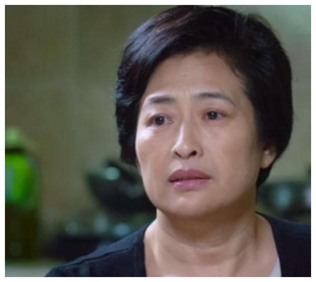 她饰演马伊俐妈妈走红,却拒绝采访,笑称:怕抢了"女儿"风头