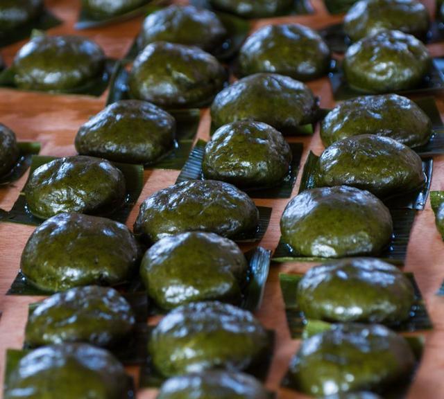 中国特色乡间美食蒿菜粑粑