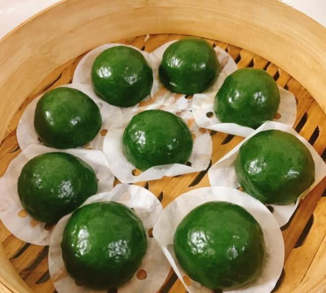 中国特色乡间美食蒿菜粑粑