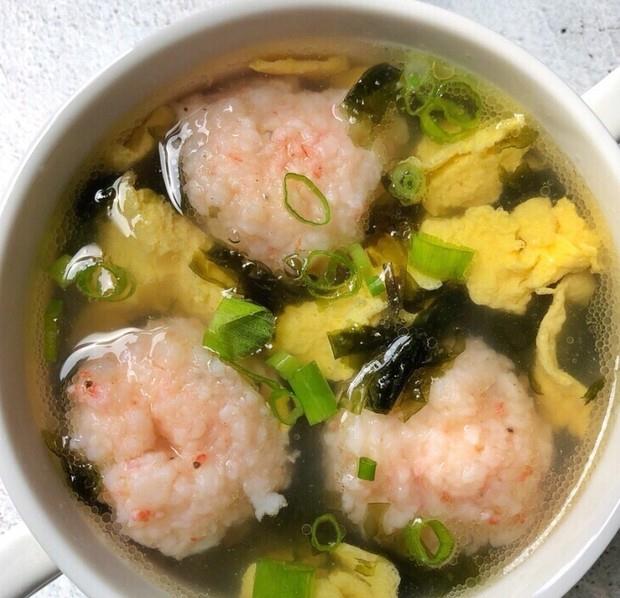 夏天来一碗紫菜虾滑汤,汤汁鲜美虾肉嫩滑,简单5步学会