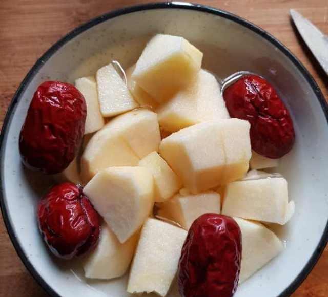 蒸苹果红枣,健脾胃补气血,香甜养颜