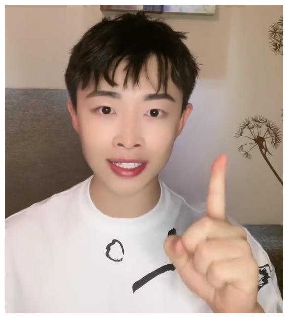 我们本应该把所有注意力放在这三个人身上,如果谢明皓举报属实,林俊杰